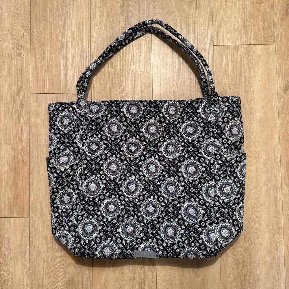 Vera Bradley Blue-Gray Medallion Quilted Pocketed Tote